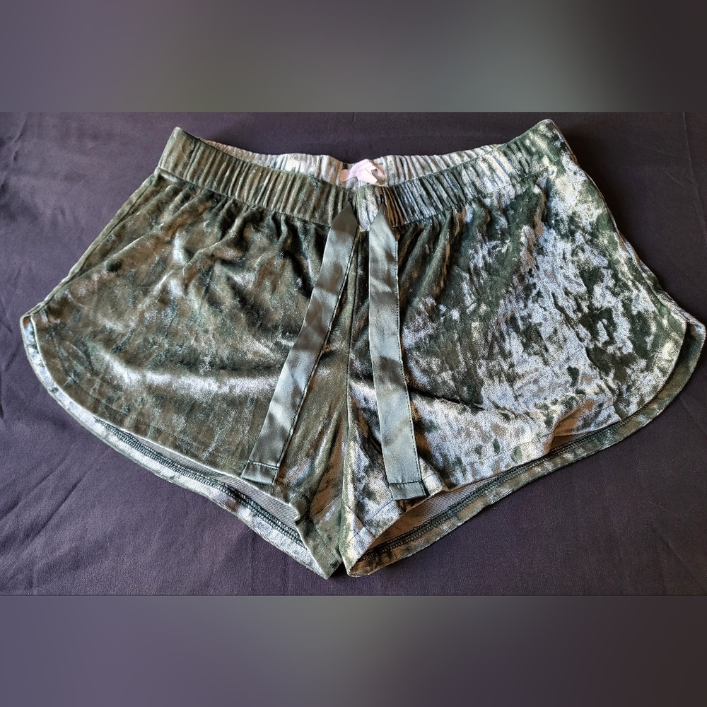 Lauren Conrad Green Sage Velvet Sleep Shorts Intimates EUC Size Medium Womens